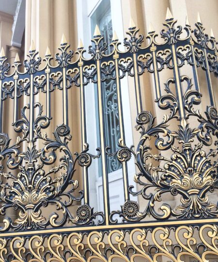 5 Mẫu Cổng Nhôm Đúc Nguyên Khối Giá Rẻ 11 hang rao nhom duc 8 1 1