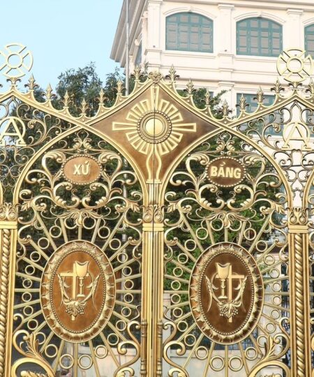 50+ Mẫu Cổng Nhôm đúc đẹp tại Bình Dương 26 z4580696734317 6fe06d90328e940644e6a8165ab368cf