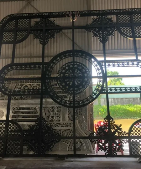 Giàn nắng nhôm đúc Kiến trúc Bùi Gia 23 z4694896064935 8579697fc9c90320fe4a9dfc84a175f4