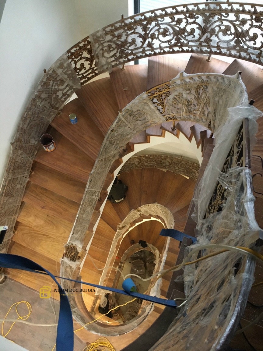 Giá Cầu Thang Nhôm Đúc