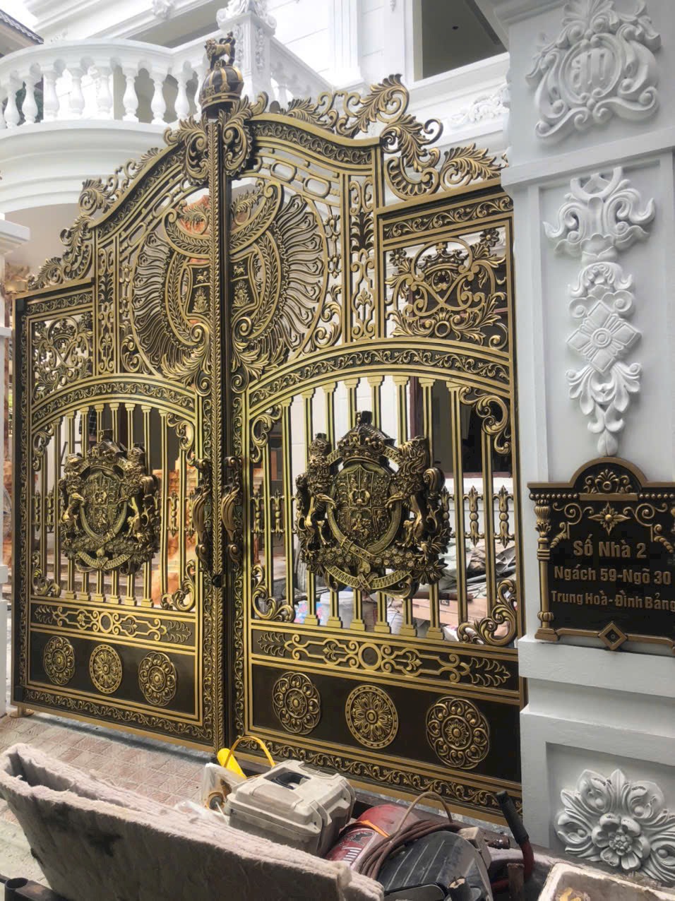 cổng nhôm đúc giá rẻ