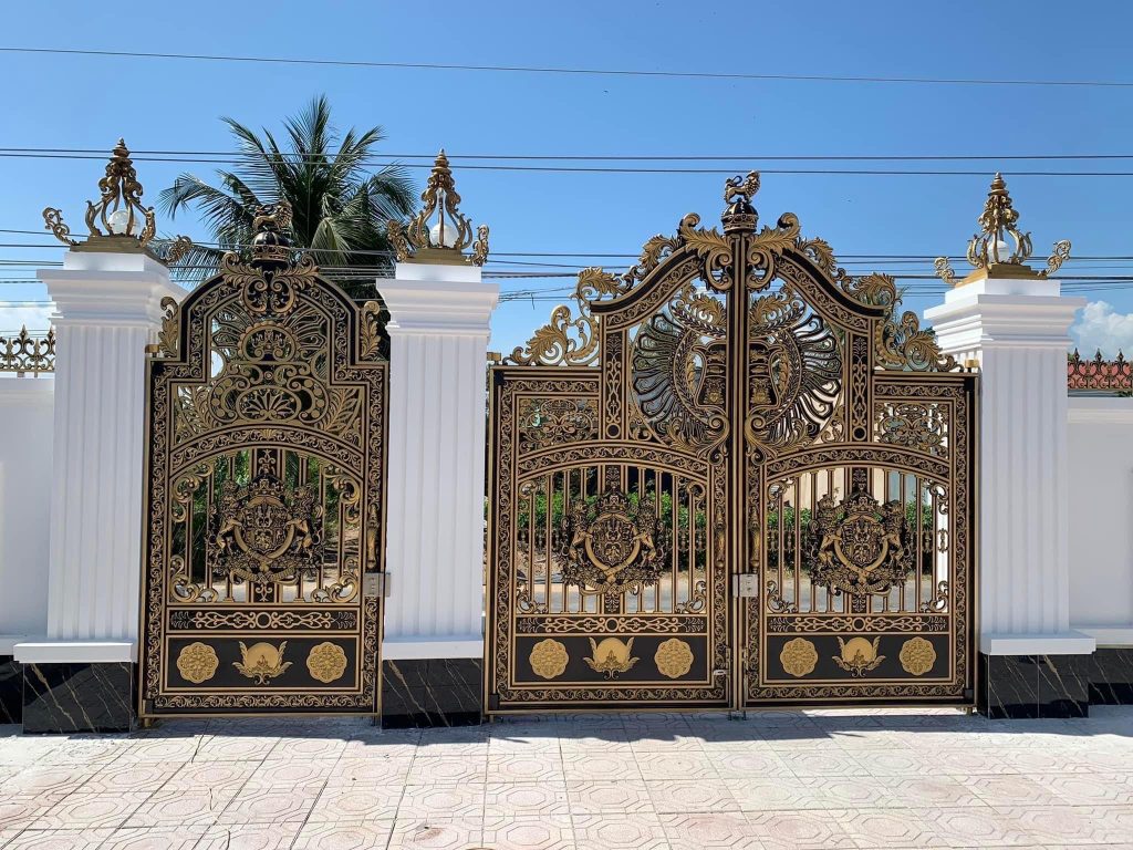 cổng-nhom-duc-BG-moi